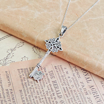 Colgante Llave Nudo de Bruja - Plata de Ley 925 - Mystical Tienda