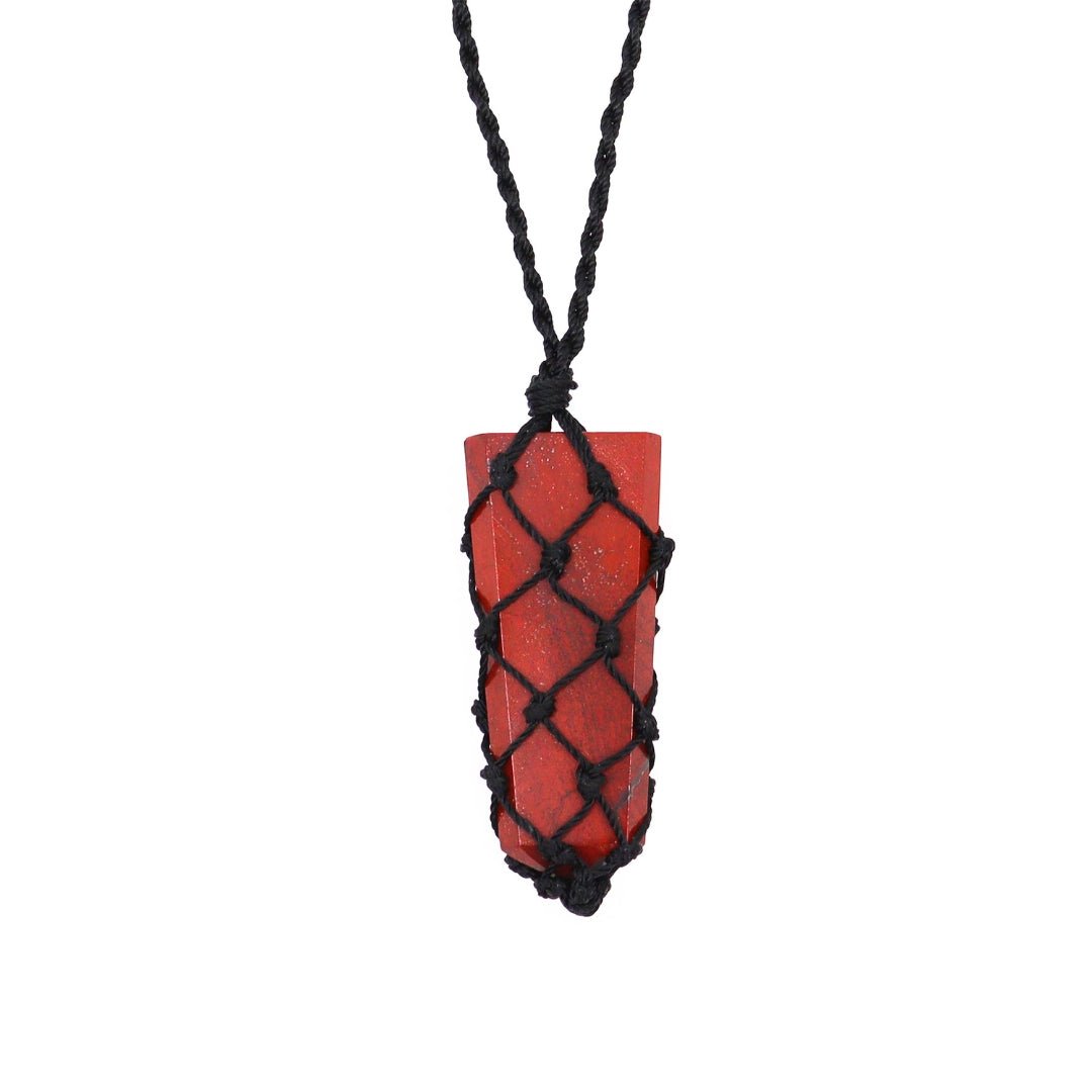 //mysticaltienda.com/cdn/shop/files/colgante-macrame-punta-de-jaspe-rojo-116912.jpg?v=1726850326