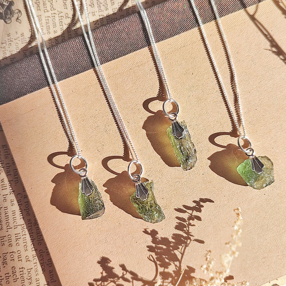 Colgante Moldavita - Engarce de Plata de Ley 925 - Mystical Tienda