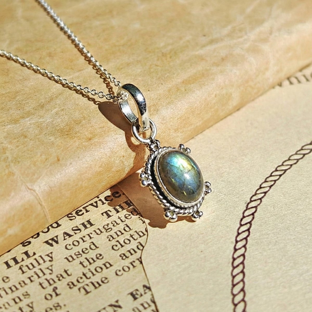 Colgante 'Nammu ' Labradorita y Plata de Ley 925 - Mystical Tienda