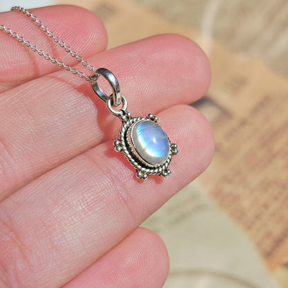 Colgante 'Nammu ' Piedra de Luna y Plata de Ley 925 - Mystical Tienda