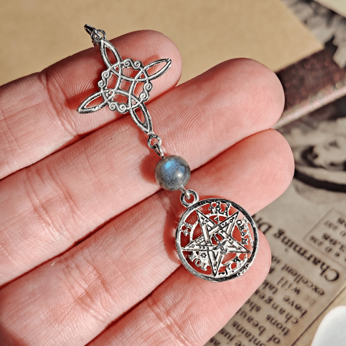Colgante Nudo de Bruja & Tetragramaton con Bola de Labradorita S925 - Mystical Tienda