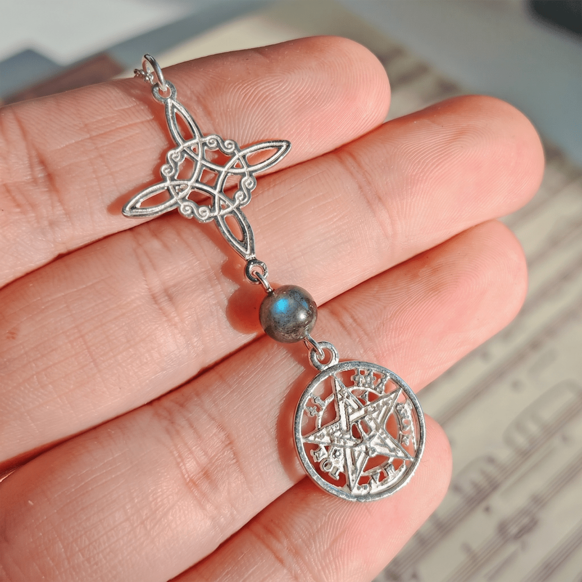 Colgante Nudo de Bruja & Tetragramaton con Bola de Labradorita S925 - Mystical Tienda