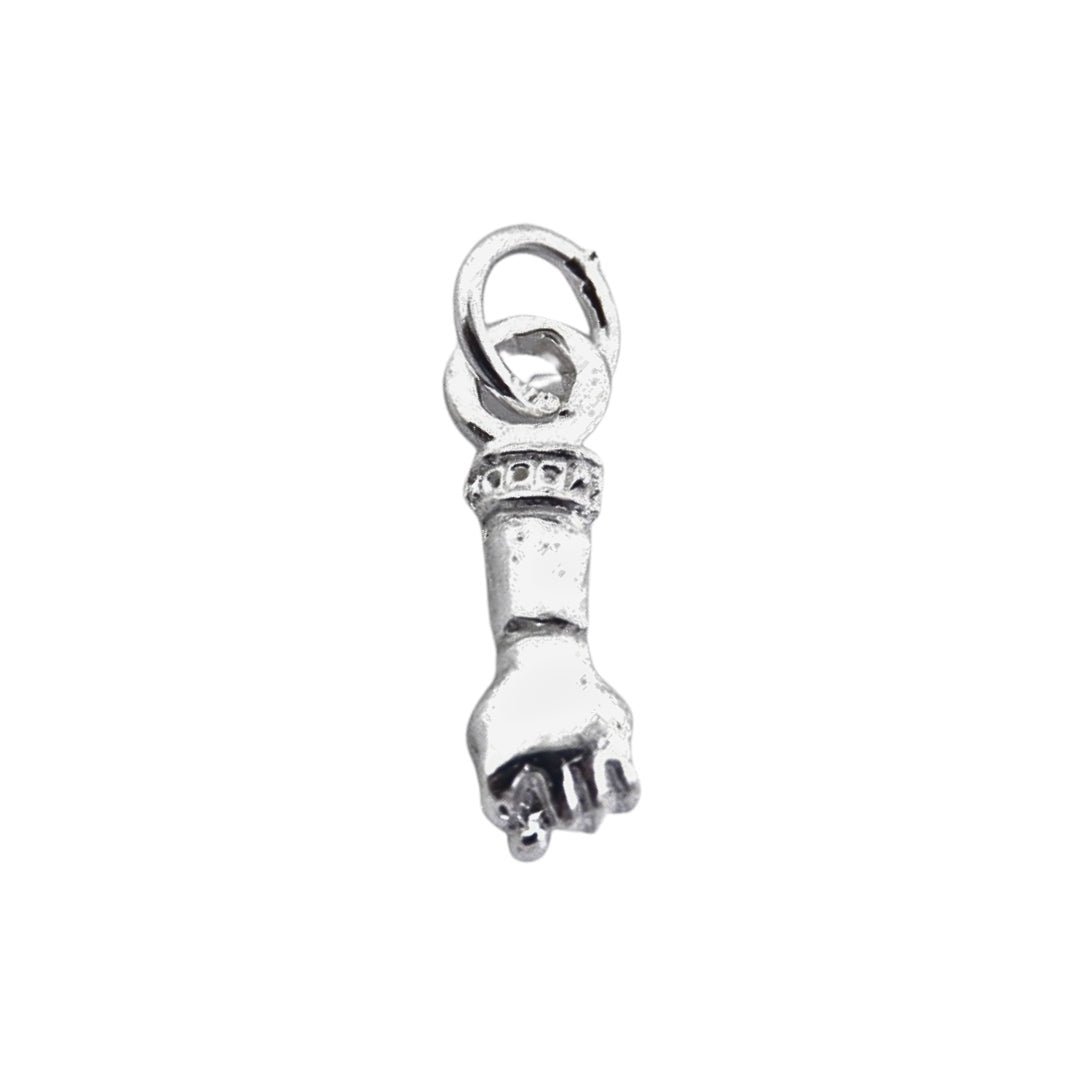 //mysticaltienda.com/cdn/shop/files/colgante-puno-de-plata-de-ley-925-523610.jpg?v=1726630790