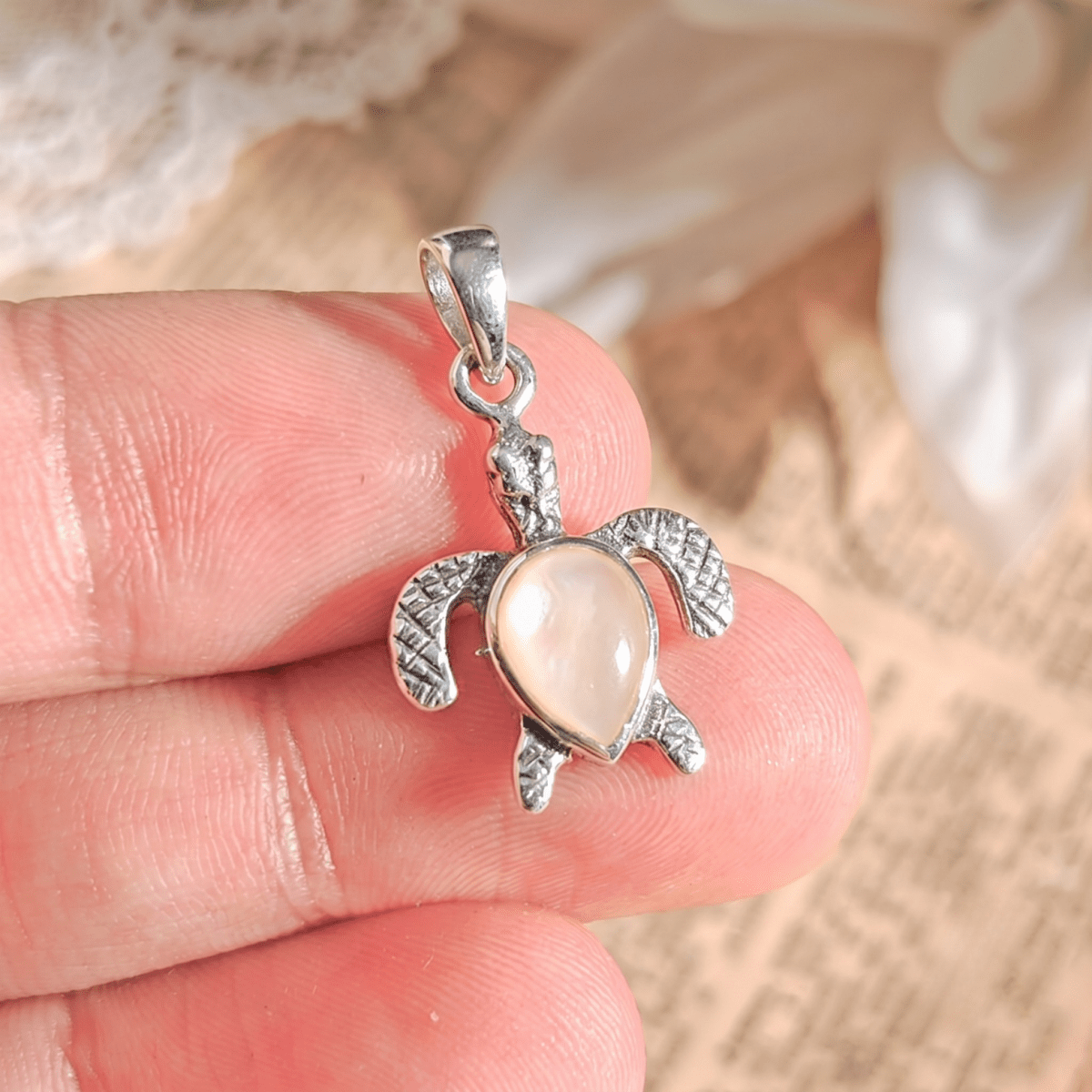Colgante Tortuga con Nácar - Plata de Ley 925 - Mystical Tienda