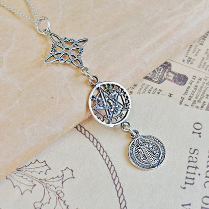 Colgante Triple Protector S925: Nudo de Bruja, Tetragramatón y San Benito - Mystical Tienda