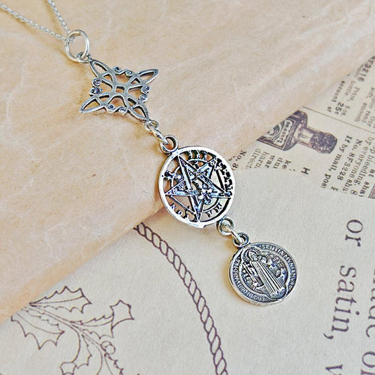 Colgante Triple Protector S925: Nudo de Bruja, Tetragramatón y San Benito - Mystical Tienda