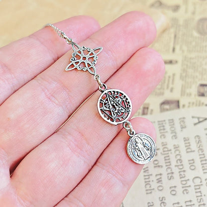 Colgante Triple Protector S925: Nudo de Bruja, Tetragramatón y San Benito - Mystical Tienda