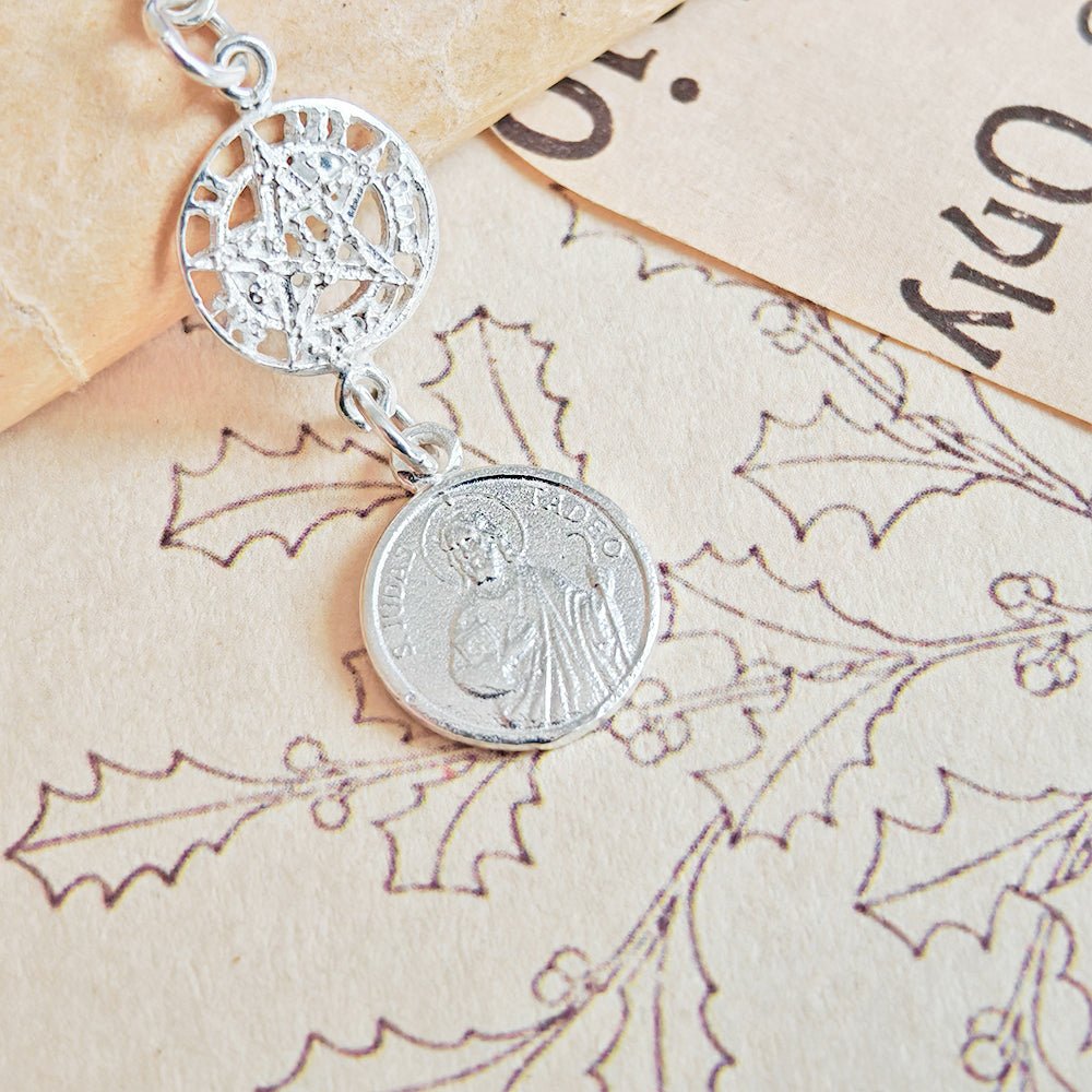 Colgante Triple Protector S925: Nudo de Bruja, Tetragramatón y San Judas Tadeo - Mystical Tienda