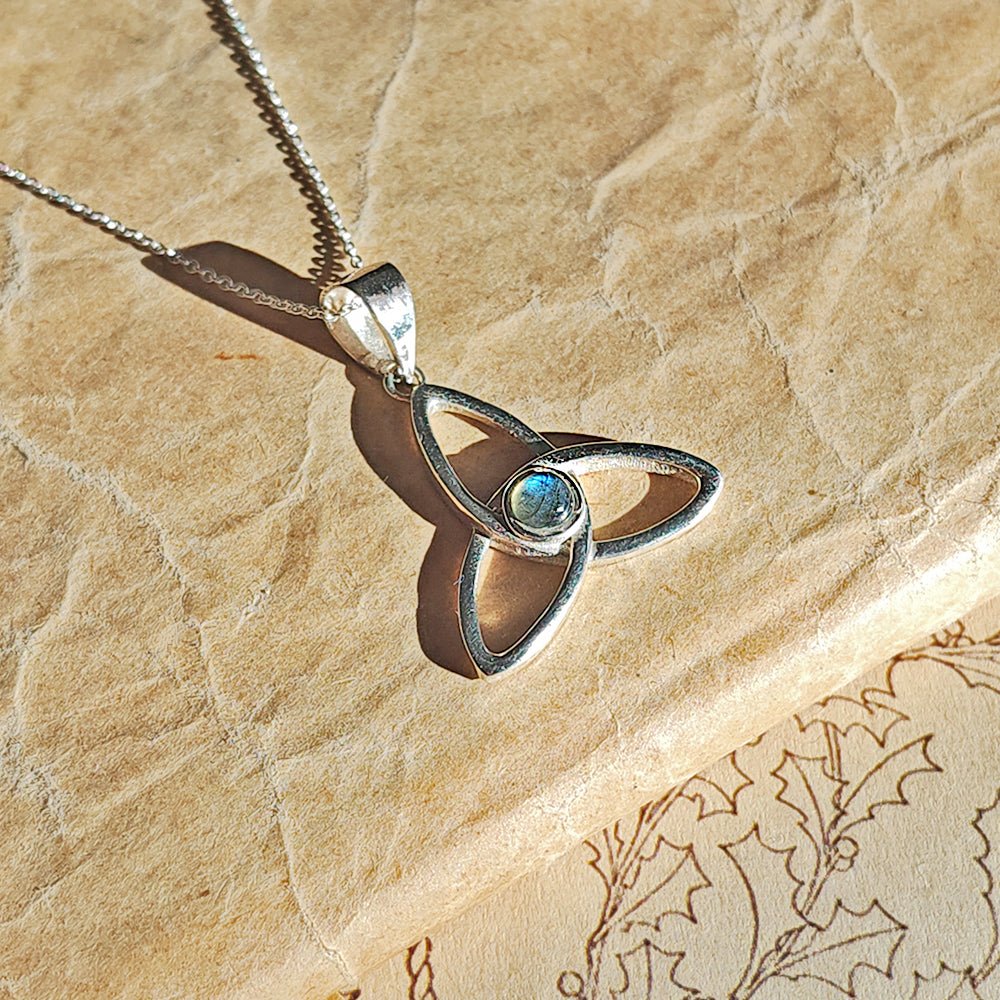 Colgante Triqueta con Labradorita - Plata de Ley 925 - Mystical Tienda