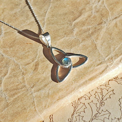 Colgante Triqueta con Labradorita - Plata de Ley 925 - Mystical Tienda