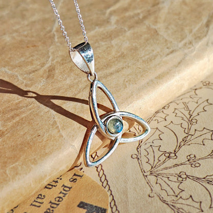 Colgante Triqueta con Labradorita - Plata de Ley 925 - Mystical Tienda