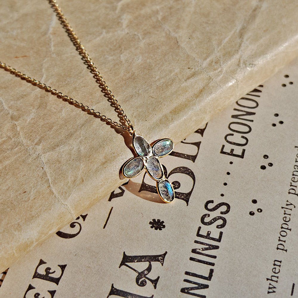 Collar Crux Labradorita - Plata de Ley 925 & Baño de Oro 18K - Mystical Tienda