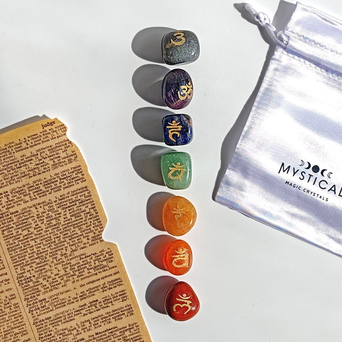 //mysticaltienda.com/cdn/shop/files/kit-7-chakras-grabados-en-rodados-799206.jpg?v=1743836228