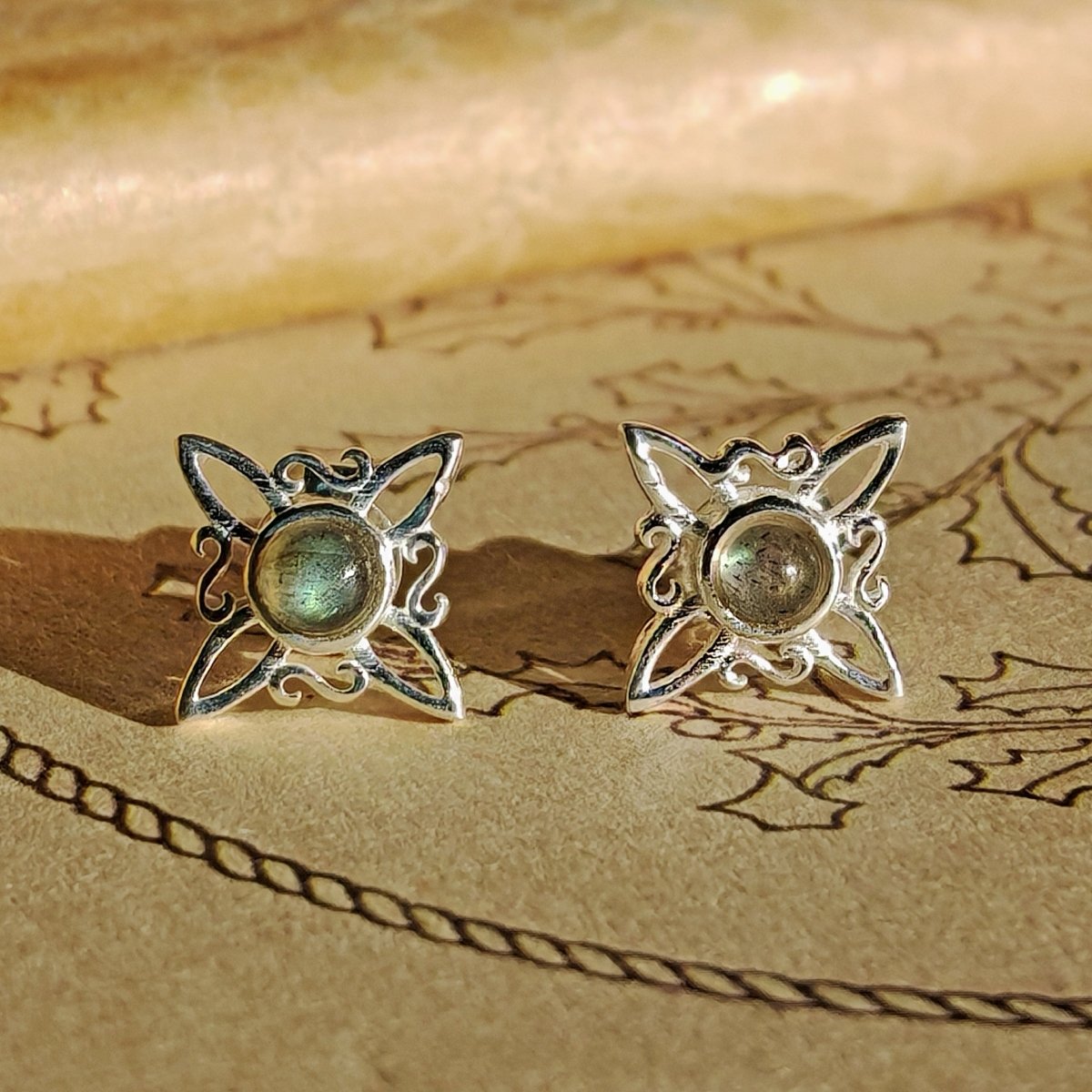 Pendientes Nudo de Bruja con Labradorita en Plata de Ley 925 - Mystical Tienda