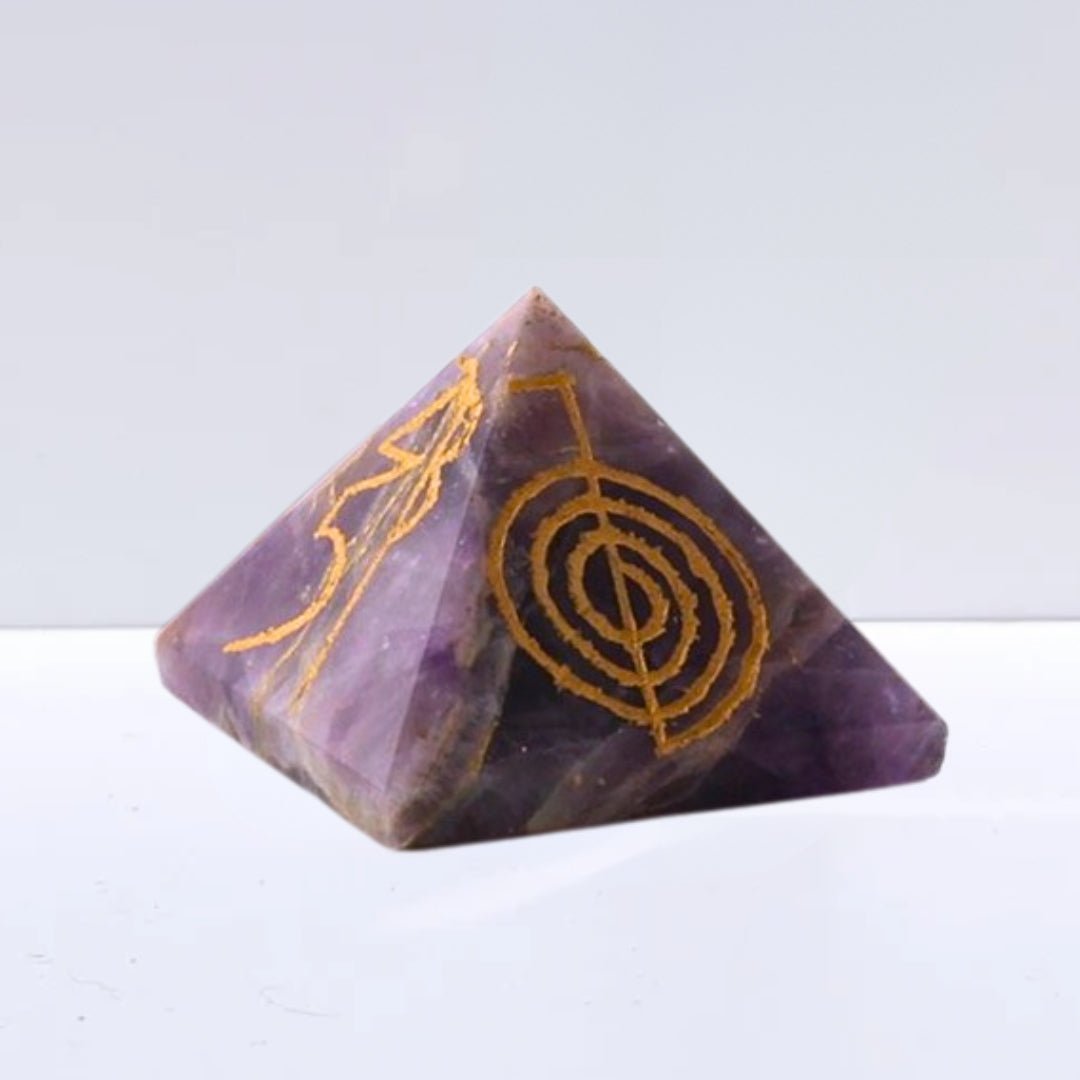 //mysticaltienda.com/cdn/shop/files/piramide-reiki-de-amatista-217491.jpg?v=1727541056