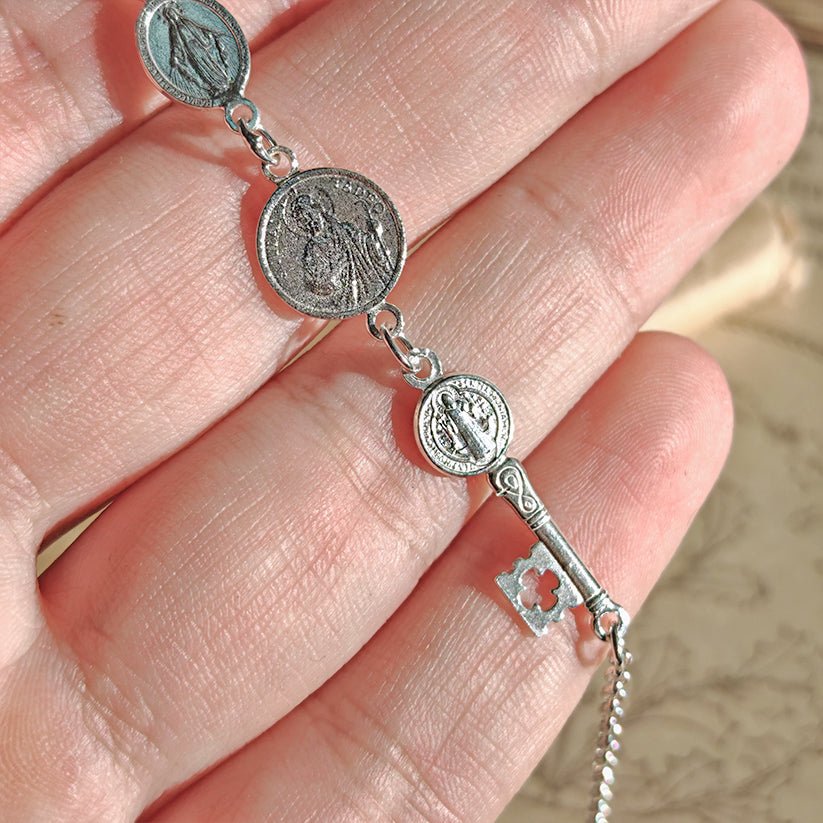 Pulsera Cuádruple de Protección S925: Cuatro Amuletos de Luz - Mystical Tienda