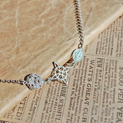 Pulsera Triple Protectora S925: Nudo de Bruja, Tetragramatón & Virgen de la Milagrosa - Mystical Tienda