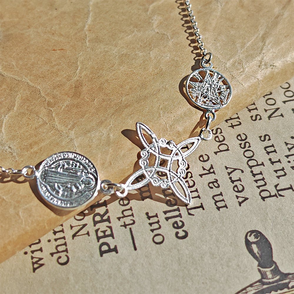 Pulsera Triple Protectora S925: Nudo de Bruja, Tetragramatón y San Benito - Mystical Tienda