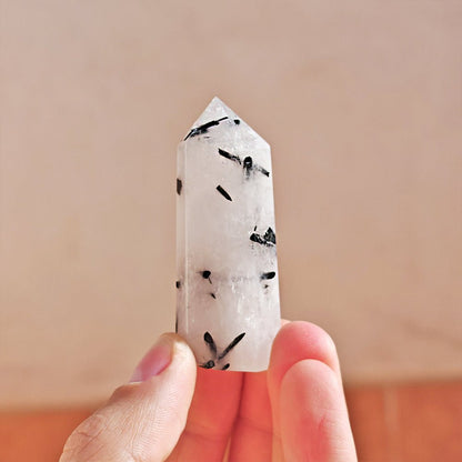 Punta de Cuarzo Turmalinado - Mystical Tienda