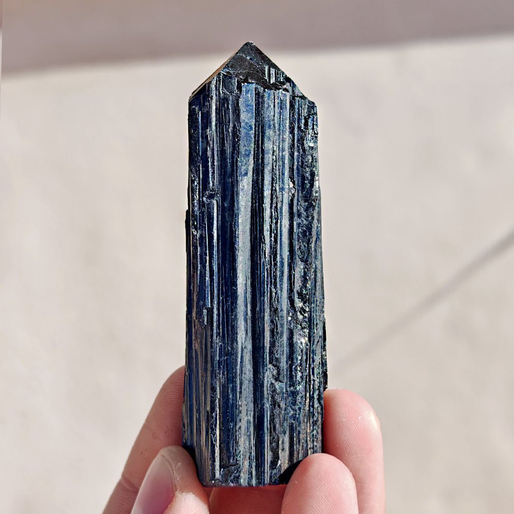 Punta de Turmalina Negra Semipulida - Mystical Tienda