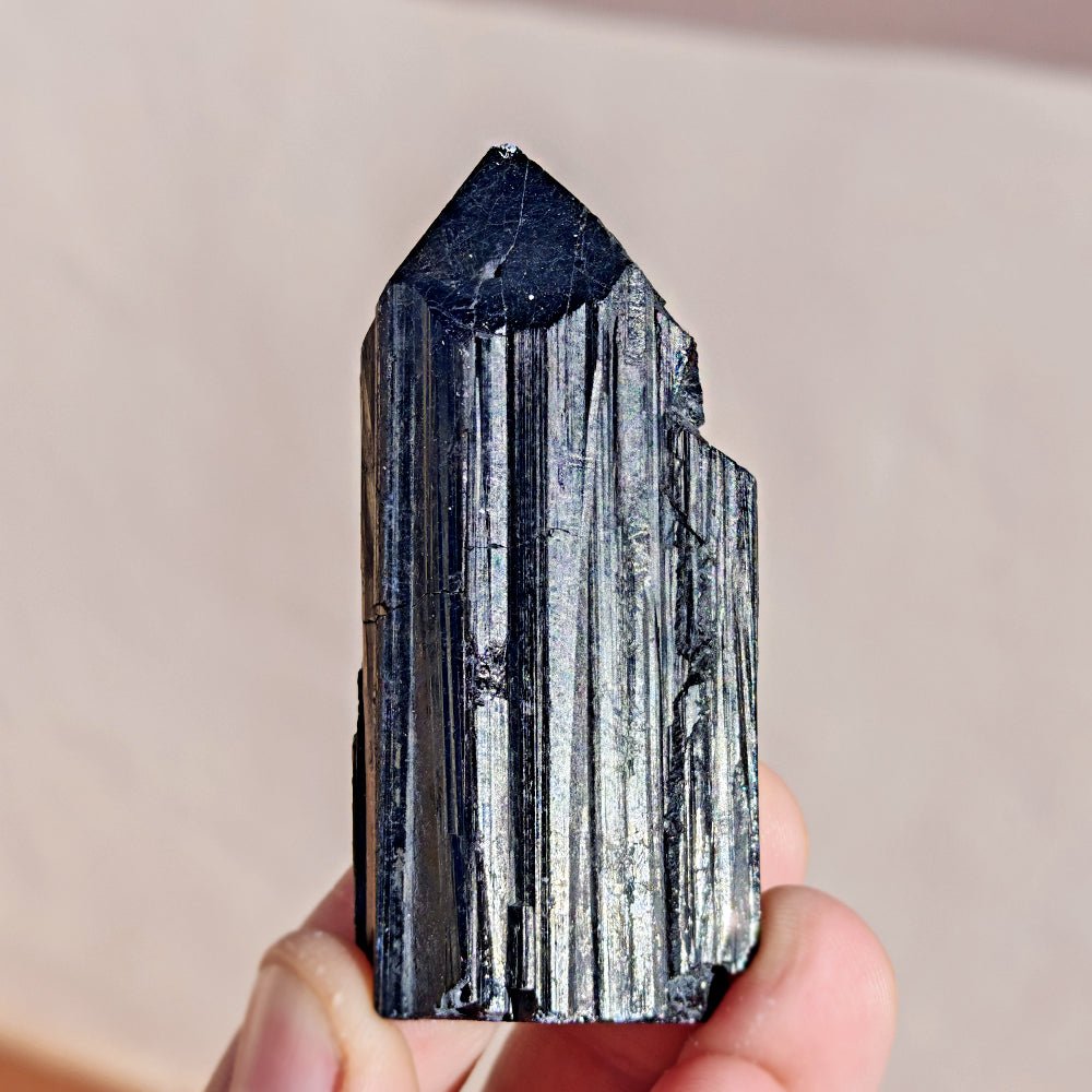 Punta de Turmalina Negra Semipulida - Mystical Tienda