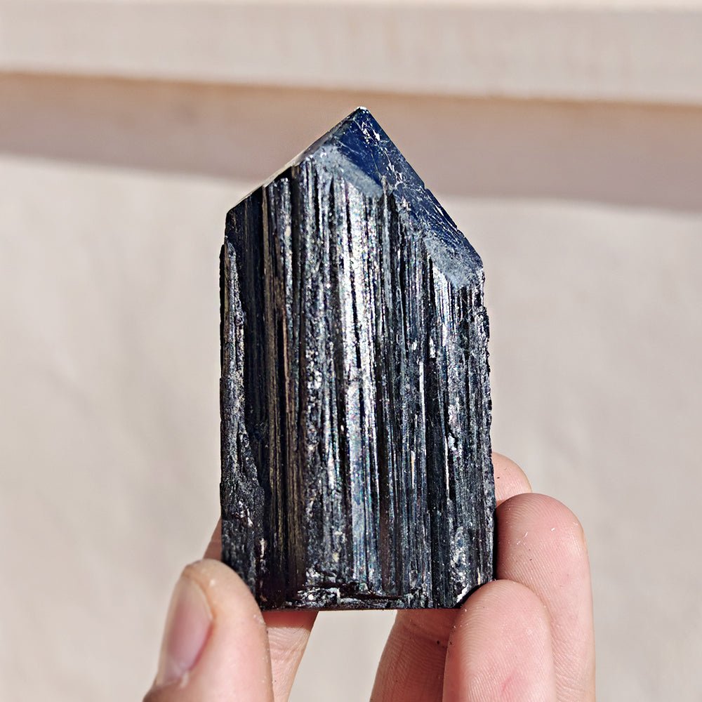 Punta de Turmalina Negra Semipulida - Mystical Tienda