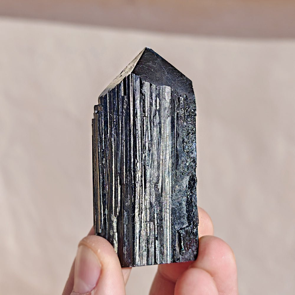 Punta de Turmalina Negra Semipulida - Mystical Tienda