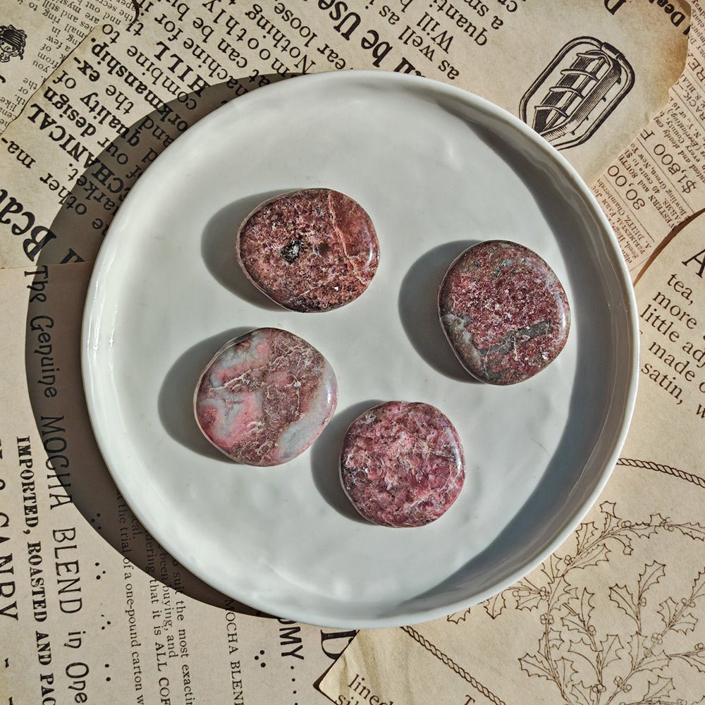 Rodado Plano de Rodonita - Mystical Tienda