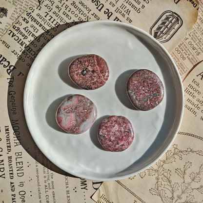 Rodado Plano de Rodonita - Mystical Tienda