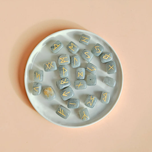 Runas Vikingas Aventurina Gris – Intuición, claridad y conexión ancestral - Mystical Tienda