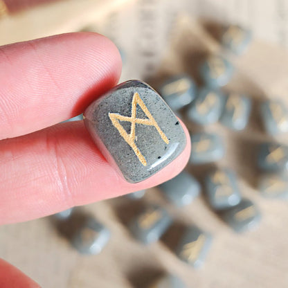 Runas Vikingas Aventurina Gris – Intuición, claridad y conexión ancestral - Mystical Tienda