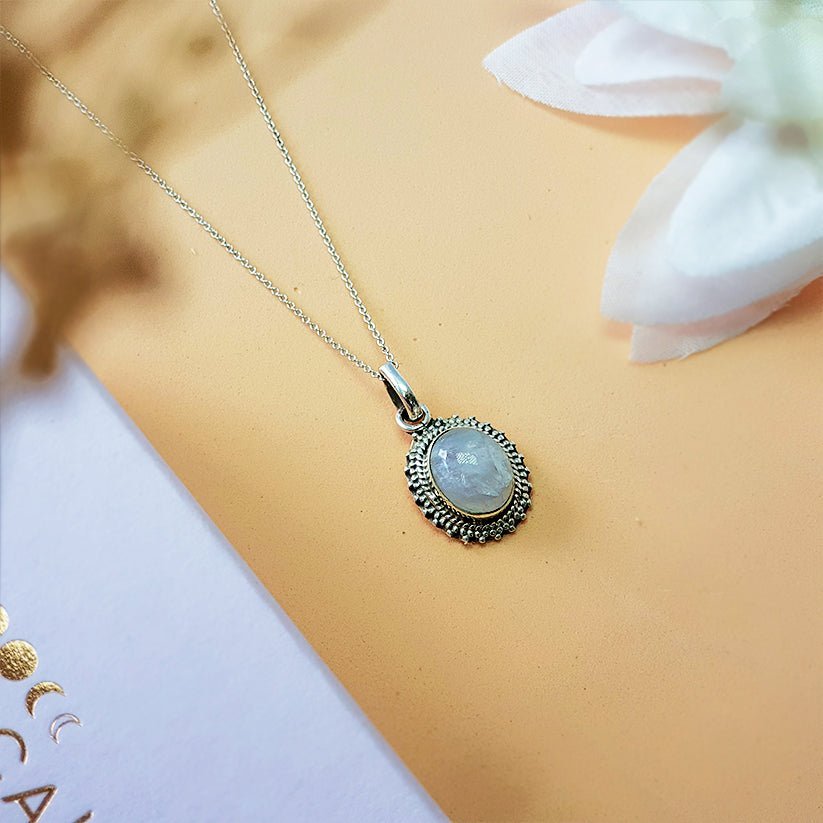//mysticaltienda.com/cdn/shop/products/colgante-jaipur-piedra-de-luna-y-plata-de-ley-925-624589.jpg?v=1741091997