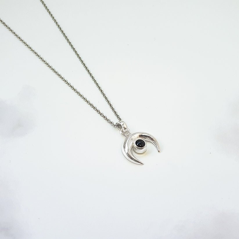 Colgante Luna Invertida de Turmalina - Plata de Ley 925 - Mystical Tienda