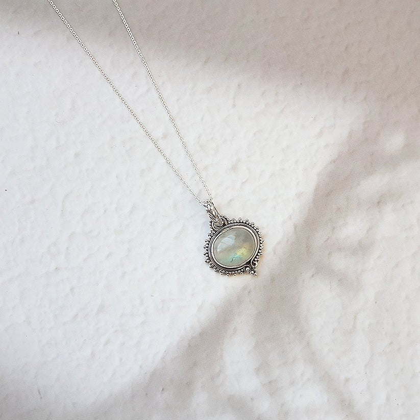 //mysticaltienda.com/cdn/shop/products/collar-amisha-piedra-de-luna-y-plata-de-ley-925-115472.jpg?v=1671778365