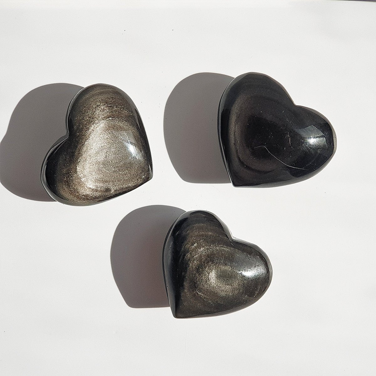 //mysticaltienda.com/cdn/shop/products/corazon-de-obsidiana-plateada-484721.jpg?v=1741090525