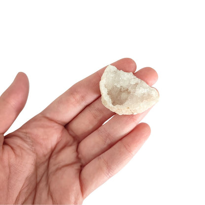 Mitad Geoda de Cuarzo Blanco - Mystical Tienda