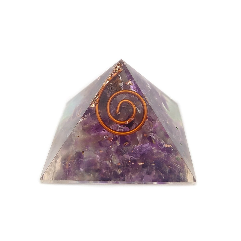 //mysticaltienda.com/cdn/shop/products/piramide-de-resina-con-amatista-342177.jpg?v=1611721706