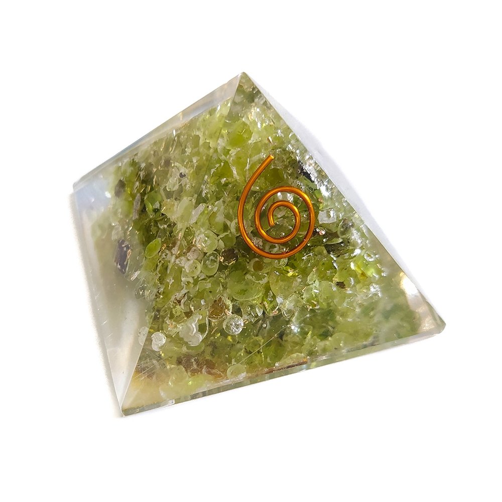 Pirámide de Resina con Peridoto - Mystical Tienda Esotérica y de Minerales